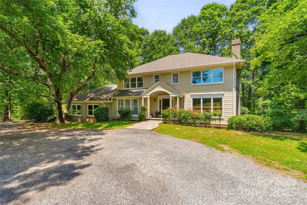 310 Southwood LN, Columbus, NC 28722