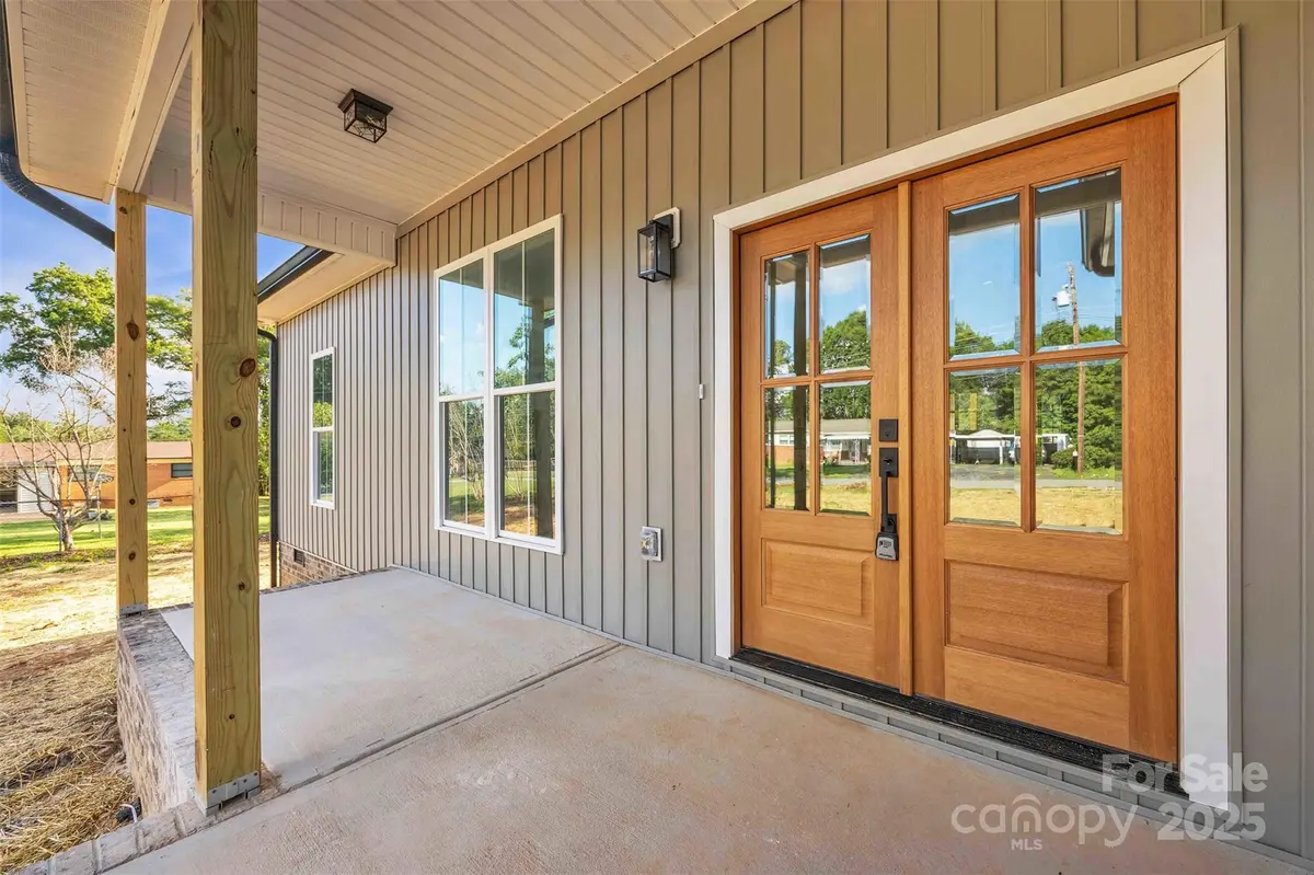 2325 32nd ST NE, Hickory, NC 28601