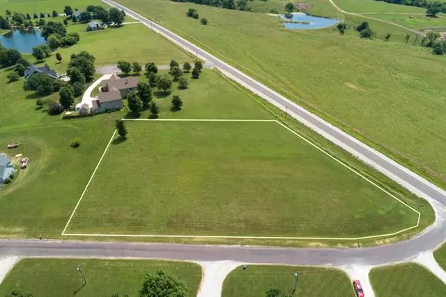 70 SW Fairview DR, Ottawa, KS 66067