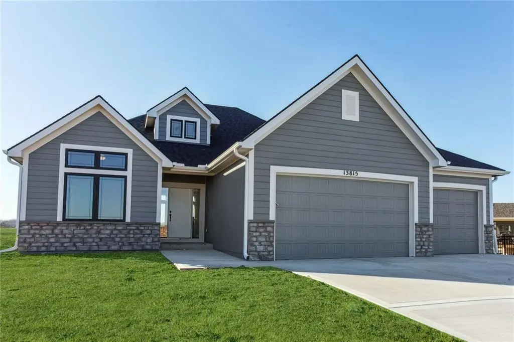 13815 NW 71st ST, Parkville, MO 64152