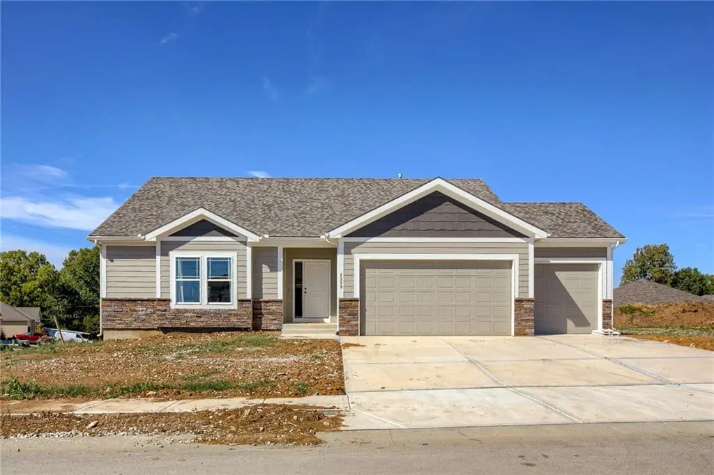 2300 NE Andromada CT, Blue Springs, MO 64029