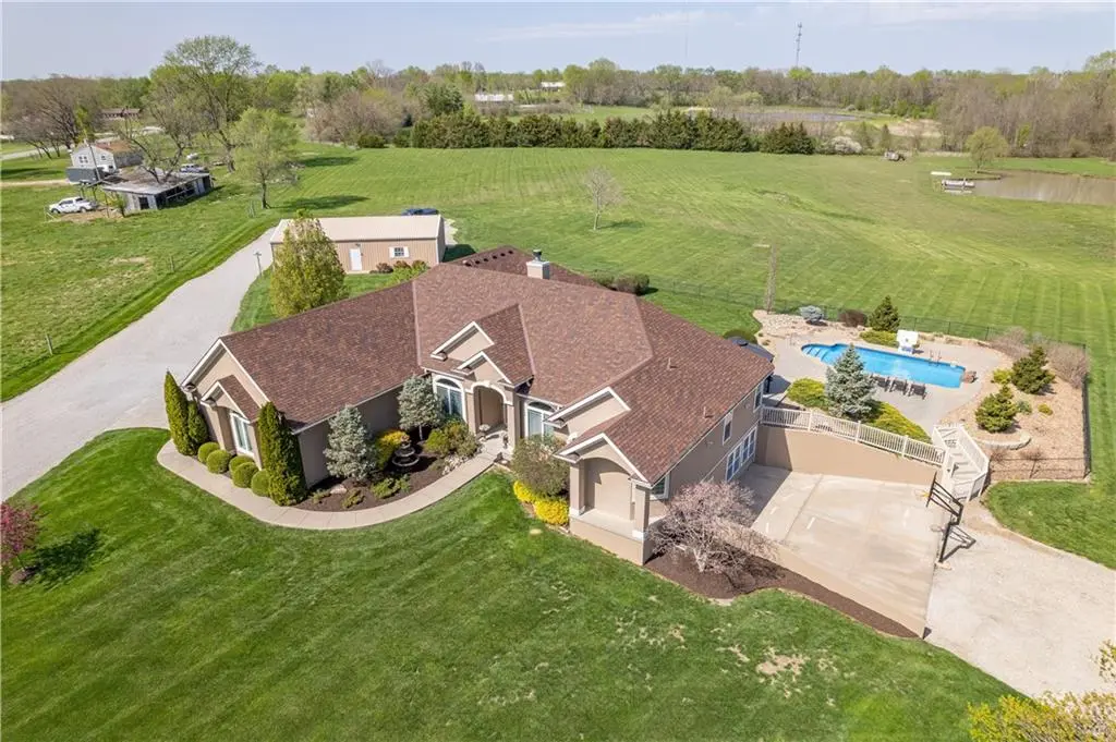 20809 S State Route J HWY, Peculiar, MO 64078
