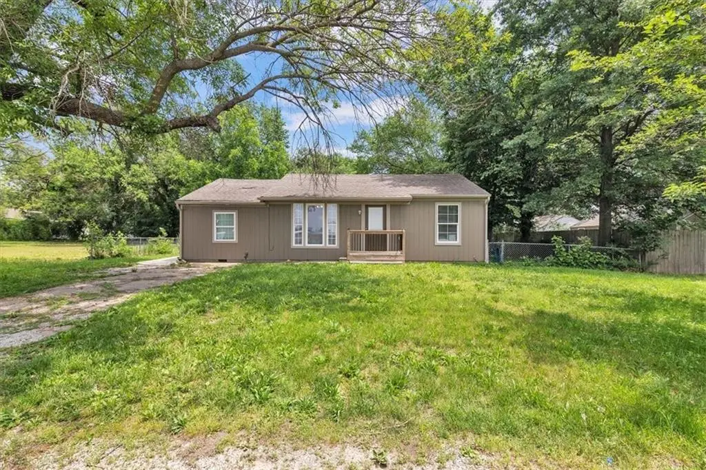 3 N West ST, Butler, MO 64730