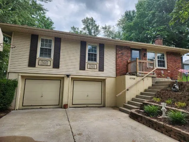 12709 E Silver LN, Sugar Creek, MO 64050