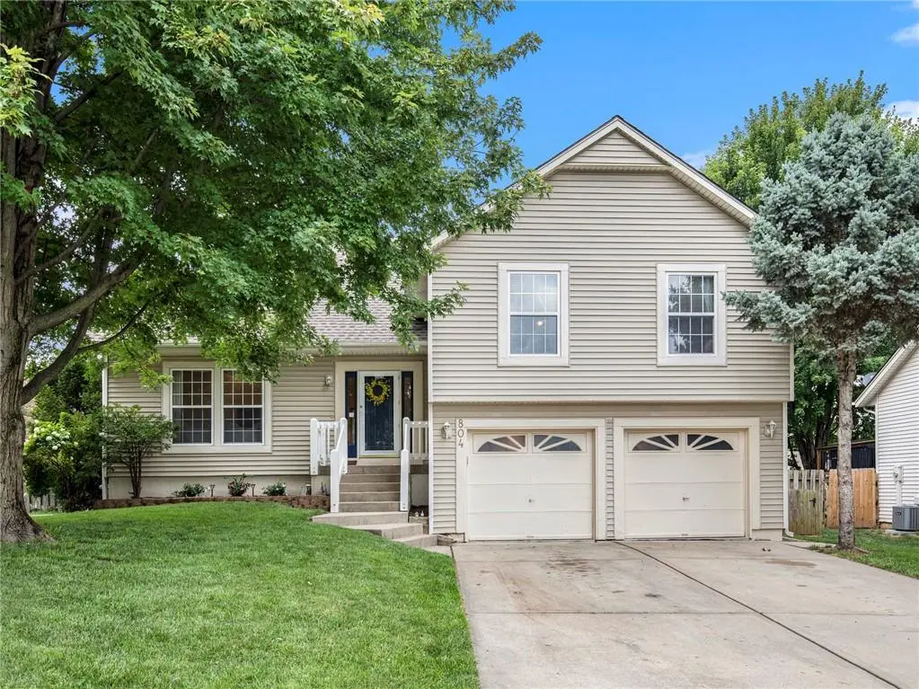 804 NE BRYANT DR, Lee's Summit, MO 64086