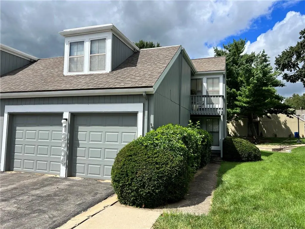 12004 W 82 TER, Lenexa, KS 66215
