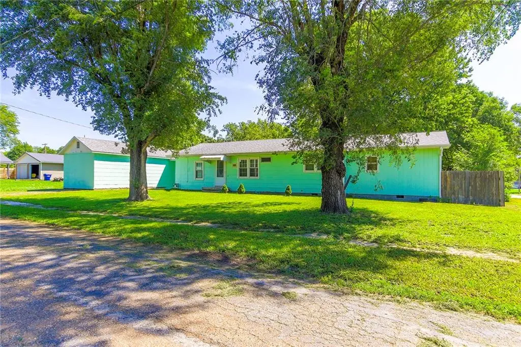 105 N Summit ST, Houstonia, MO 65333
