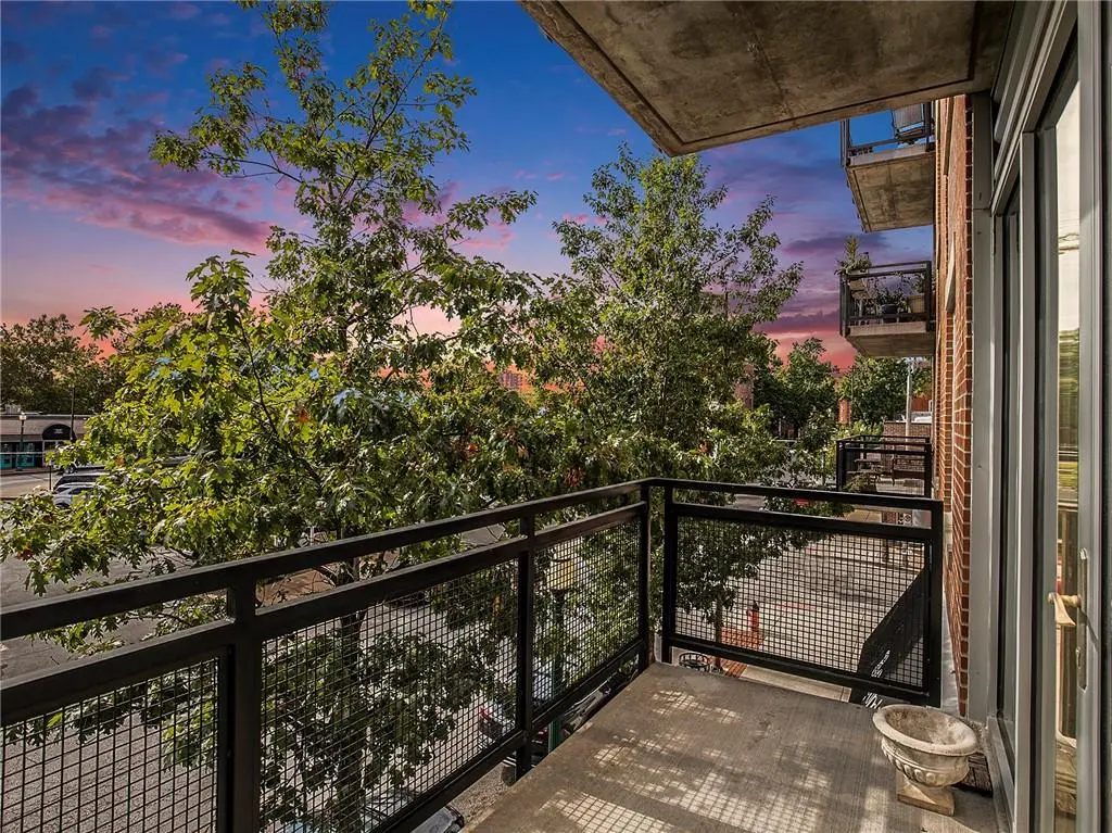 4141 Pennsylvania AVE #206, Kansas City, MO 64111
