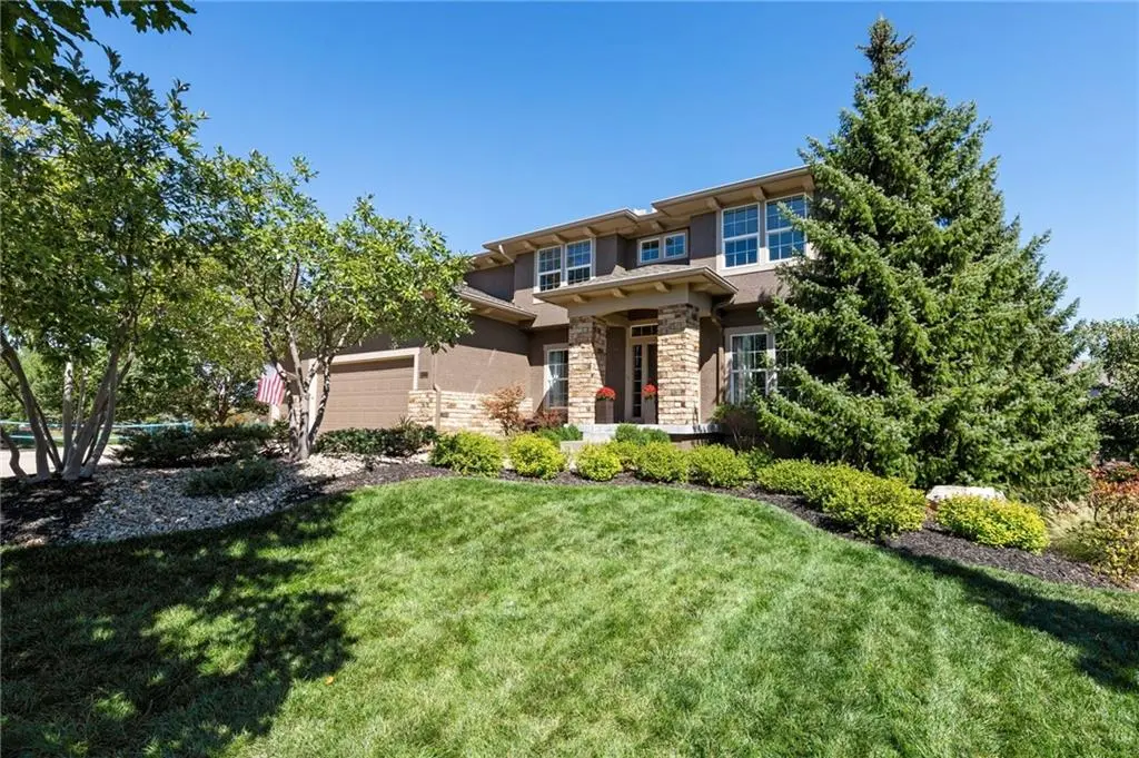 9120 W 156th PL, Overland Park, KS 66221