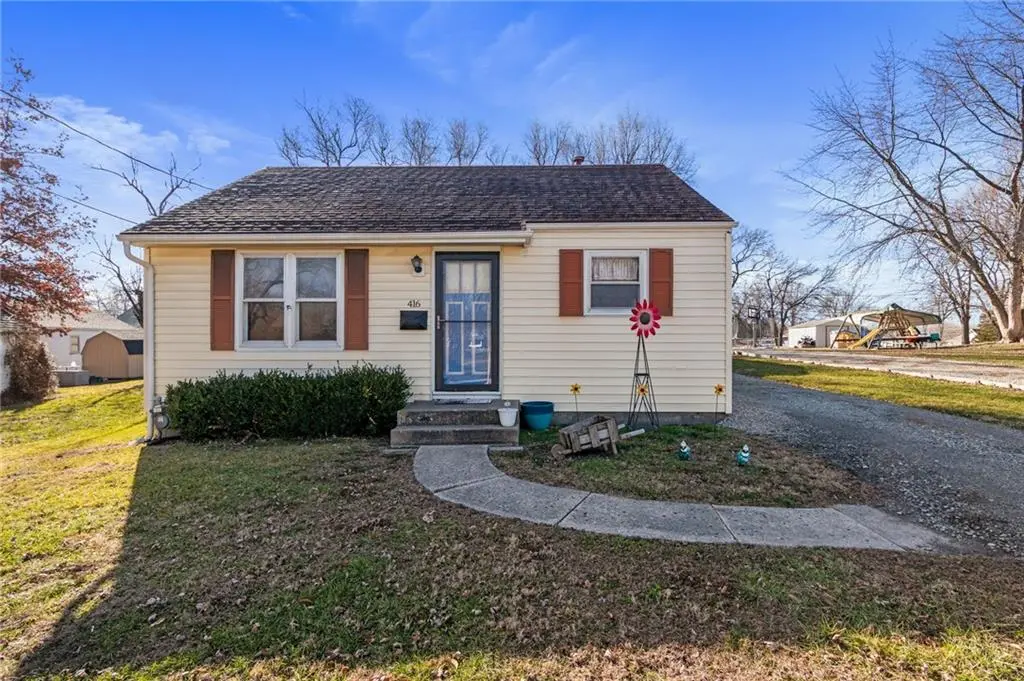416 E 2nd ST, Cameron, MO 64429