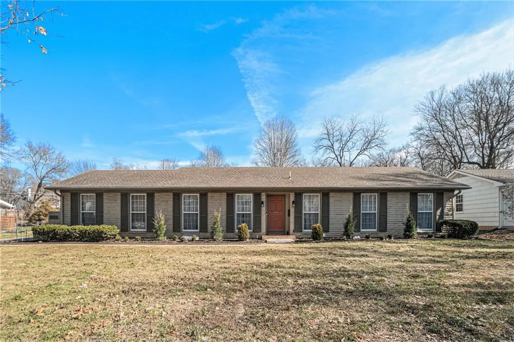 10011 Delmar LN, Overland Park, KS 66207