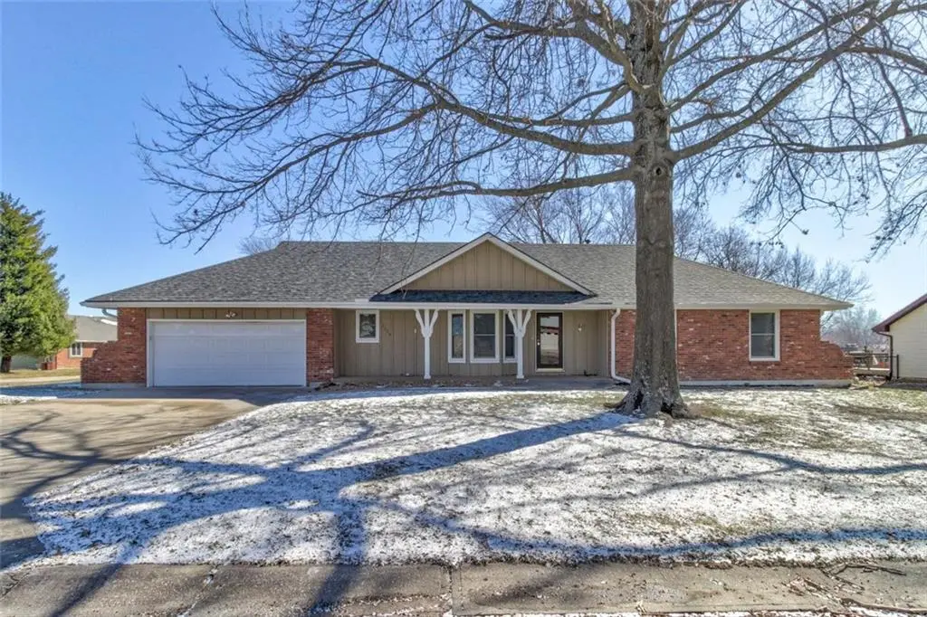 1306 DeKalb DR, Cameron, MO 64429