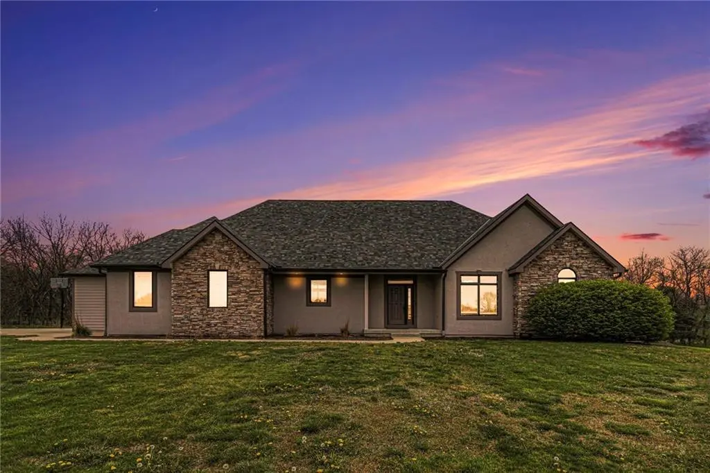 25850 Primrose LN, Lawrence, KS 66044