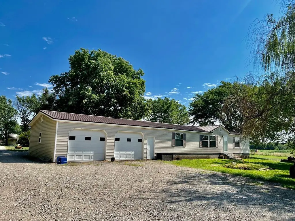 10750 80th RD, Galesburg, KS 66740