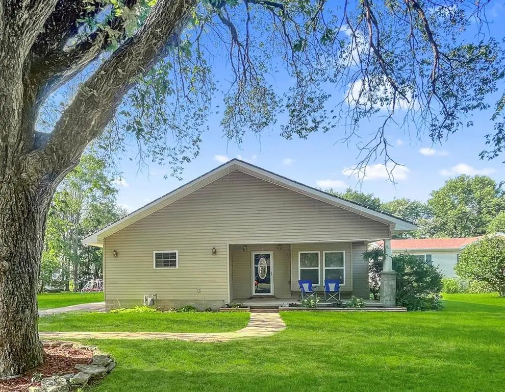 514 W 1st ST, Cherryvale, KS 67335