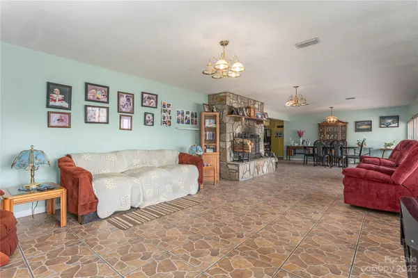 98 Devoe DR, Waynesville, NC 28786