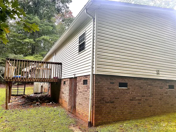 205 Bethlehem School RD, Hickory, NC 28601