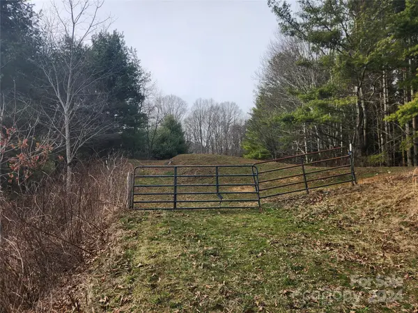 001 Laurel Highlands DR, Grassy Creek, NC 28617
