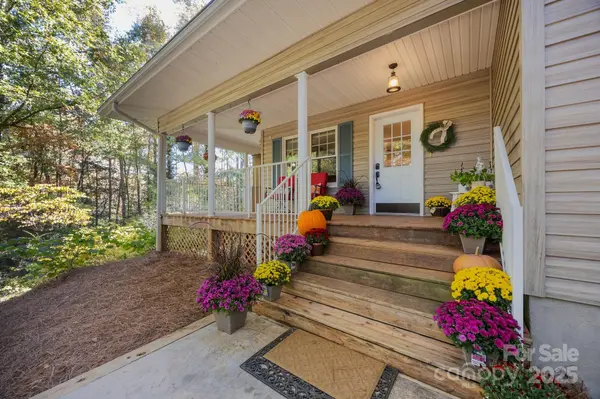 390 Hollow Wood LN, Tryon, NC 28782
