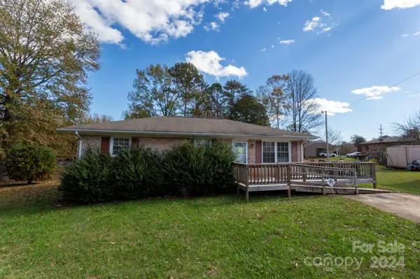 128 Ridgeway CT, Forest City, NC 28043