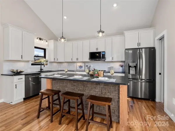 154 Aster Ridge DR, Waynesville, NC 28786