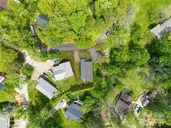 335 Rosscraggon RD, Arden, NC 28704