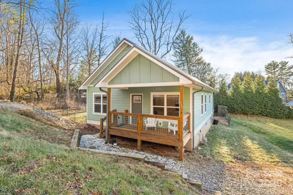 335 Rosscraggon RD, Arden, NC 28704
