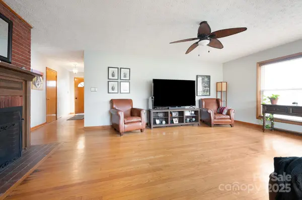 1134 Plott Creek RD, Waynesville, NC 28786