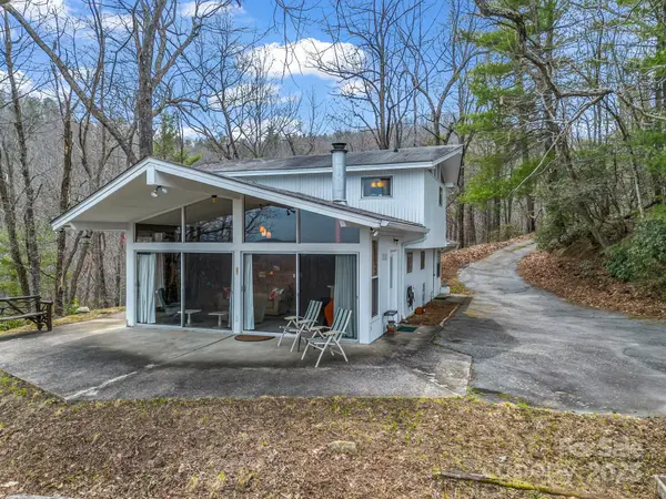 675 Foster Hill DR, Hendersonville, NC 28739