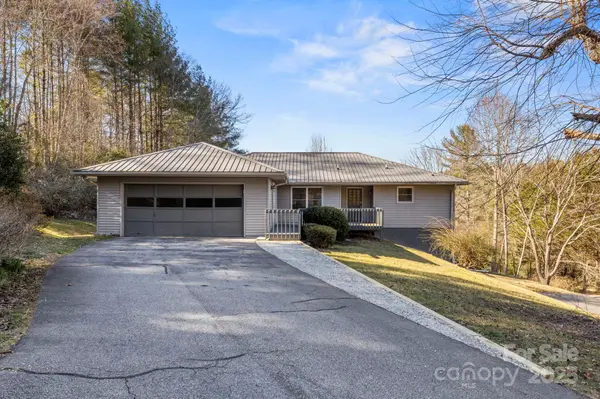 30 Hubbard CIR, Penrose, NC 28766