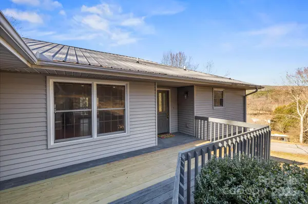 30 Hubbard CIR, Penrose, NC 28766