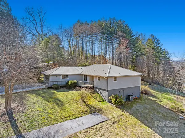 30 Hubbard CIR,  Penrose,  NC 28766