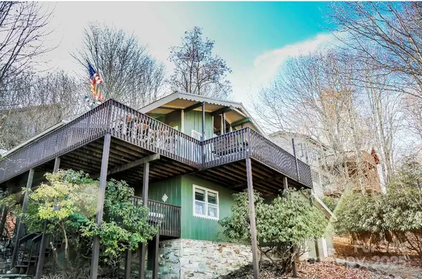 103 Golf LN, Beech Mountain, NC 28604
