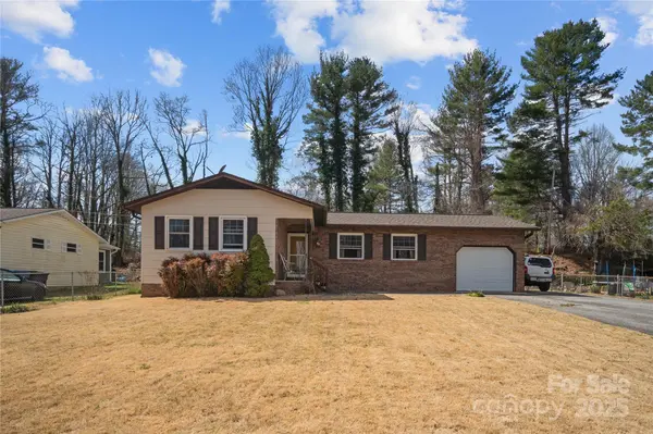 121 Upward Acres ST, East Flat Rock, NC 28726