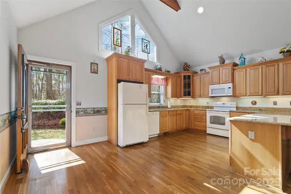 22 Critter TRL, Clyde, NC 28721