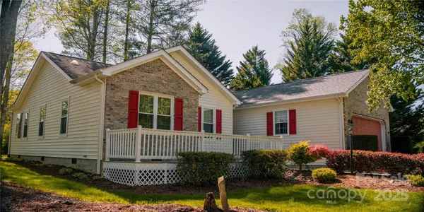 9 Manakiki CT, Etowah, NC 28729