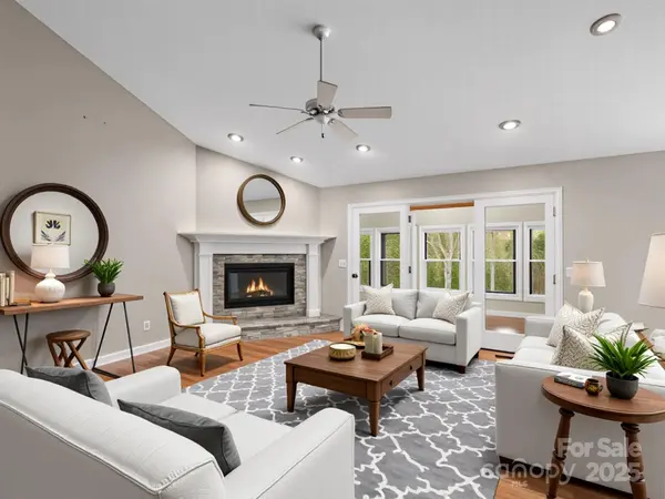 9 Kit CT, Fletcher, NC 28732