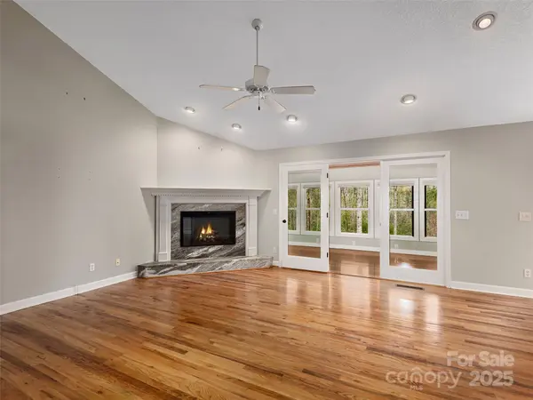 9 Kit CT, Fletcher, NC 28732