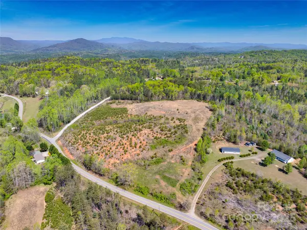 2660 Playmore Beach RD, Lenoir, NC 28645