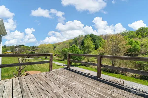 18 Dooley DR, Canton, NC 28716