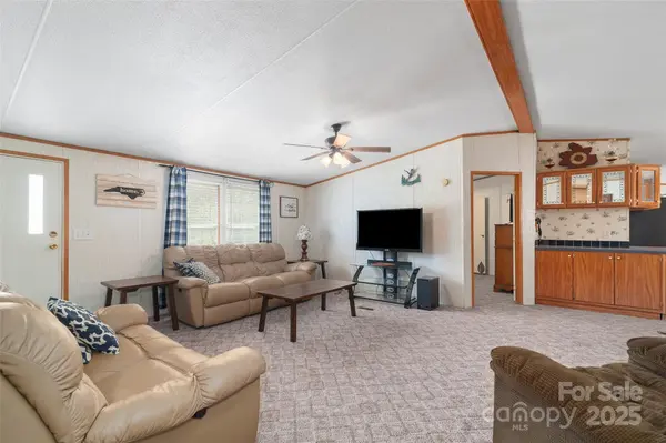 18 Dooley DR, Canton, NC 28716