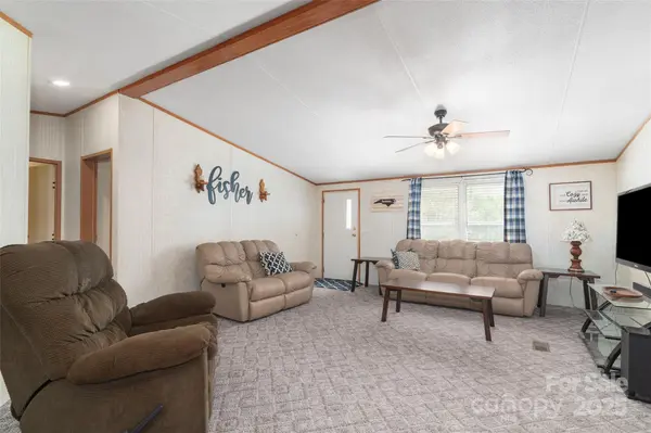 18 Dooley DR, Canton, NC 28716