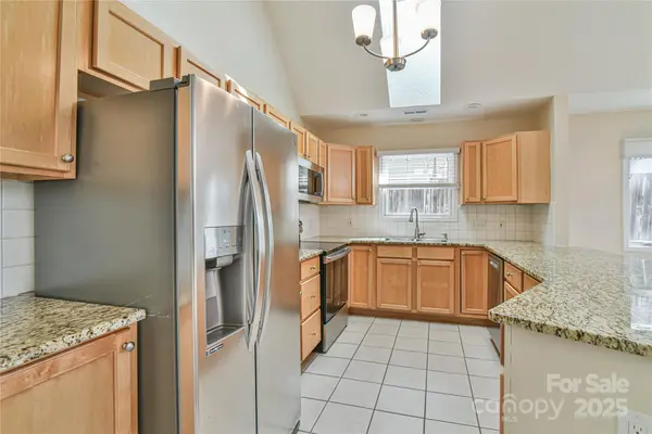 33 Honeycomb CIR, Swannanoa, NC 28778