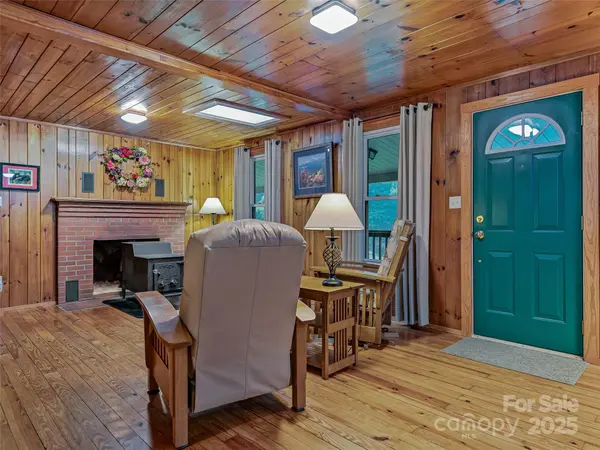 128 Summer Haven RD, Swannanoa, NC 28778