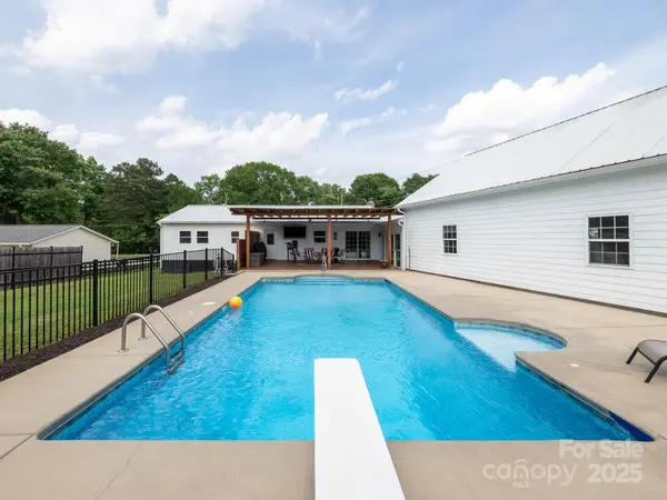 2054 Hickory Hills DR, Denver, NC 28037