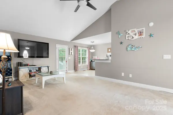 103 Pine Meadows CIR, Hickory, NC 28601