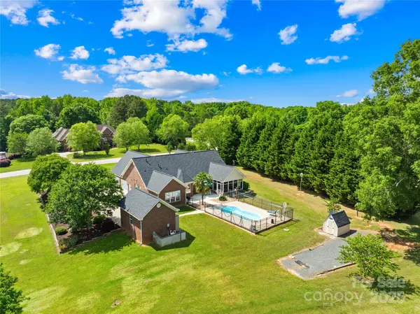 1305 Glenview LN, Rock Hill, SC 29730