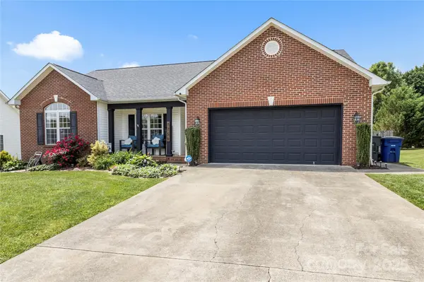 1759 NW Pipers Ridge CIR, Conover, NC 28613