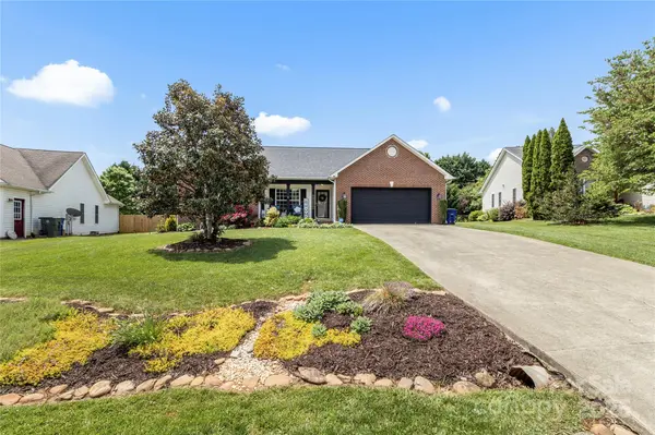 1759 NW Pipers Ridge CIR, Conover, NC 28613