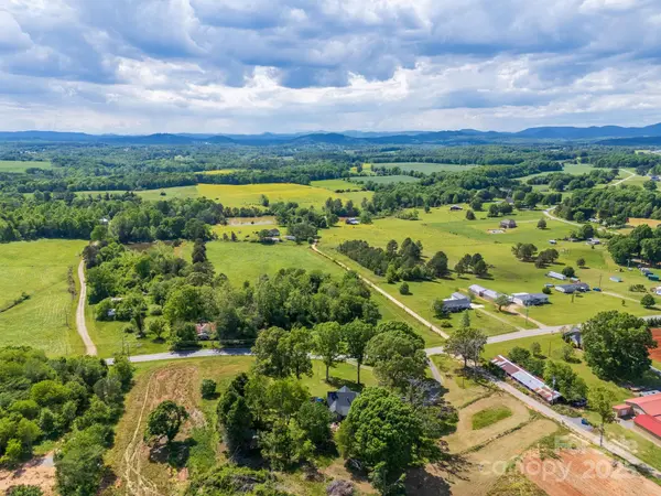 191 Bluebird DR, Hiddenite, NC 28636